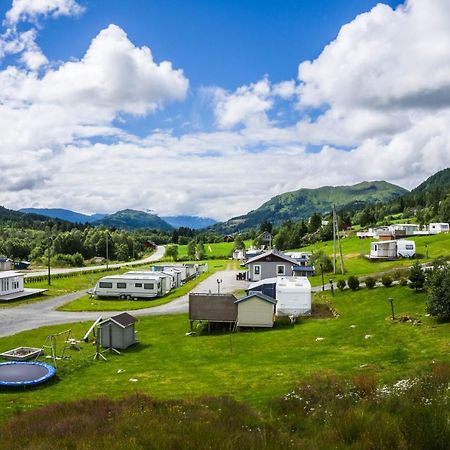 Smordal Hytteutleie Og Camping Hotel Nordfjordeid Buitenkant foto