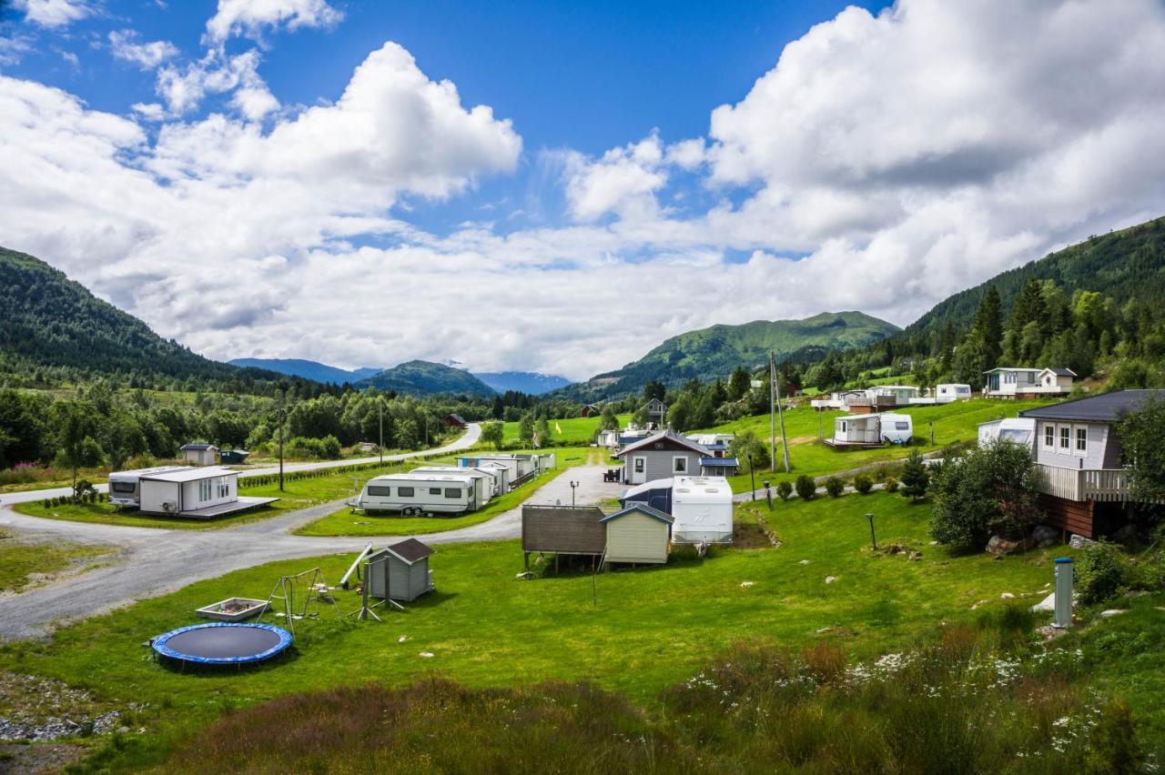Smordal Hytteutleie Og Camping Hotel Nordfjordeid Buitenkant foto
